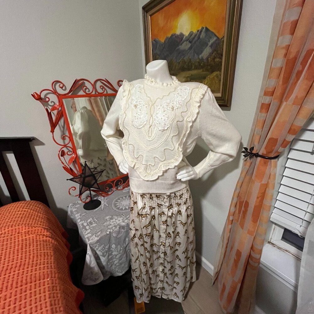 Vintage Jocelyn Smith White Sweater - Size Medium